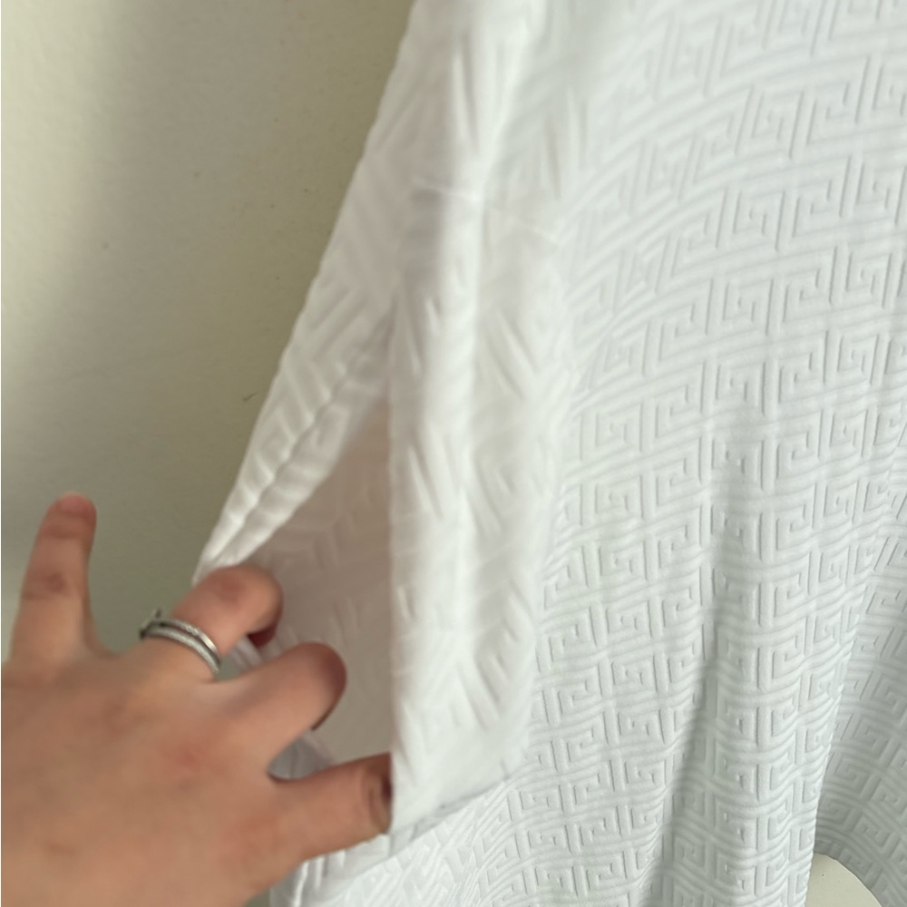 J.Mclaughlin Women’s Size Medium Short Sleeve Round Neck Texture White Dress EUC - Picture 3 of 8
